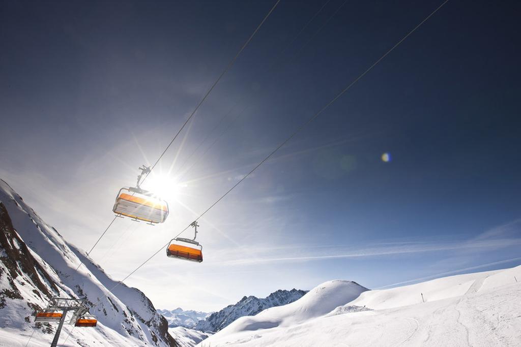 Hotel Des Alpes ซัมเนาน์ ภายนอก รูปภาพ