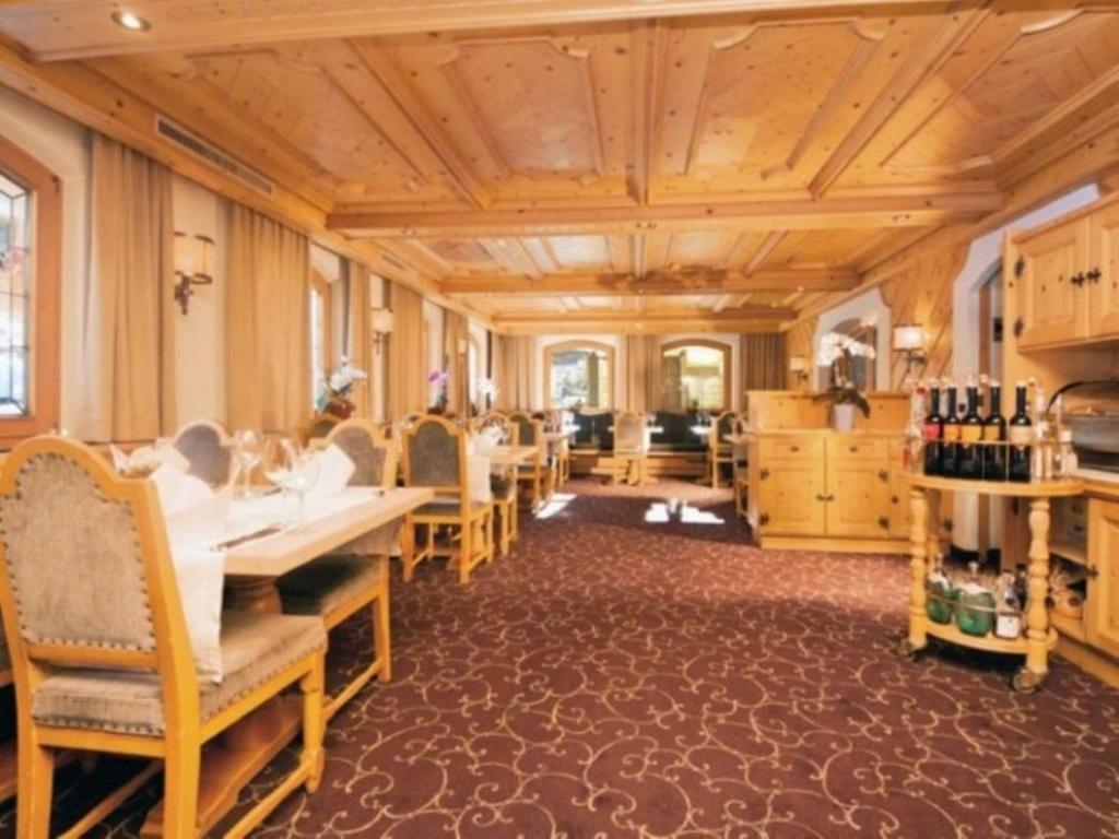 Hotel Des Alpes ซัมเนาน์ ภายนอก รูปภาพ