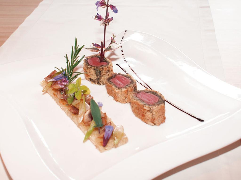 Hotel Des Alpes ซัมเนาน์ ภายนอก รูปภาพ