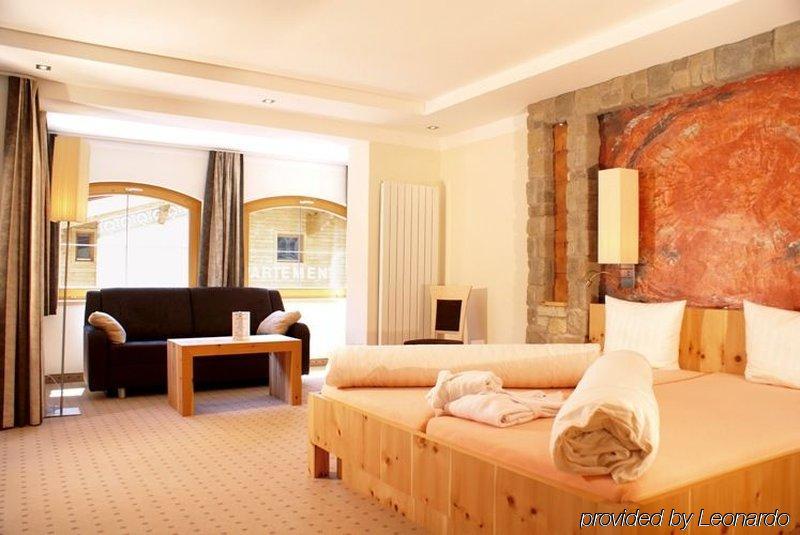 Hotel Des Alpes ซัมเนาน์ ภายนอก รูปภาพ