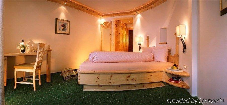 Hotel Des Alpes ซัมเนาน์ ภายนอก รูปภาพ