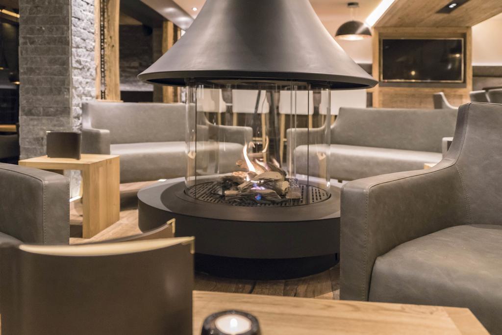 Hotel Des Alpes ซัมเนาน์ ภายนอก รูปภาพ