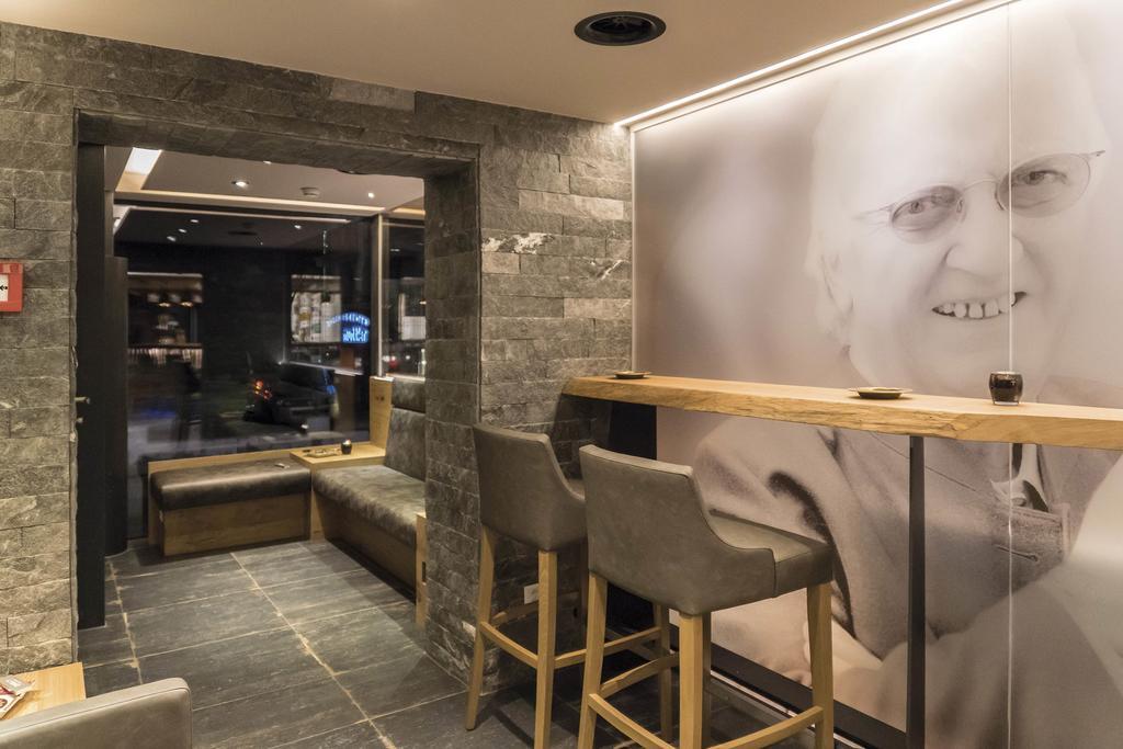 Hotel Des Alpes ซัมเนาน์ ภายนอก รูปภาพ