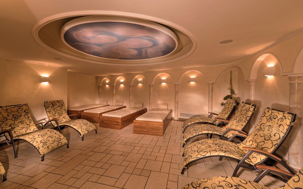 Hotel Des Alpes ซัมเนาน์ ภายนอก รูปภาพ