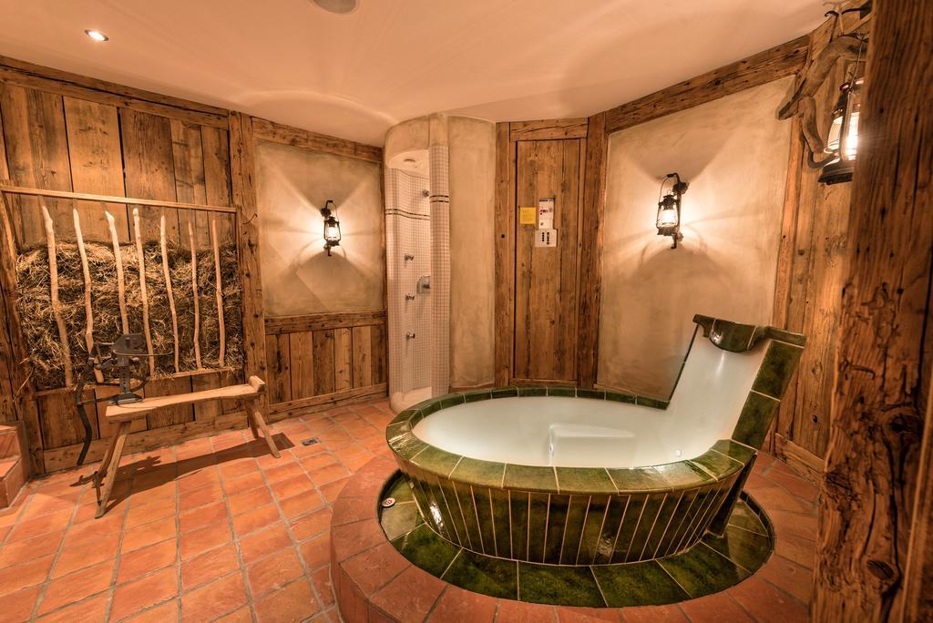 Hotel Des Alpes ซัมเนาน์ ภายนอก รูปภาพ