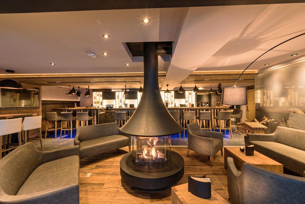 Hotel Des Alpes ซัมเนาน์ ภายนอก รูปภาพ