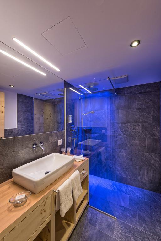 Hotel Des Alpes ซัมเนาน์ ภายนอก รูปภาพ