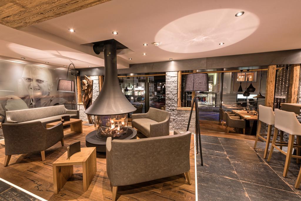Hotel Des Alpes ซัมเนาน์ ภายนอก รูปภาพ