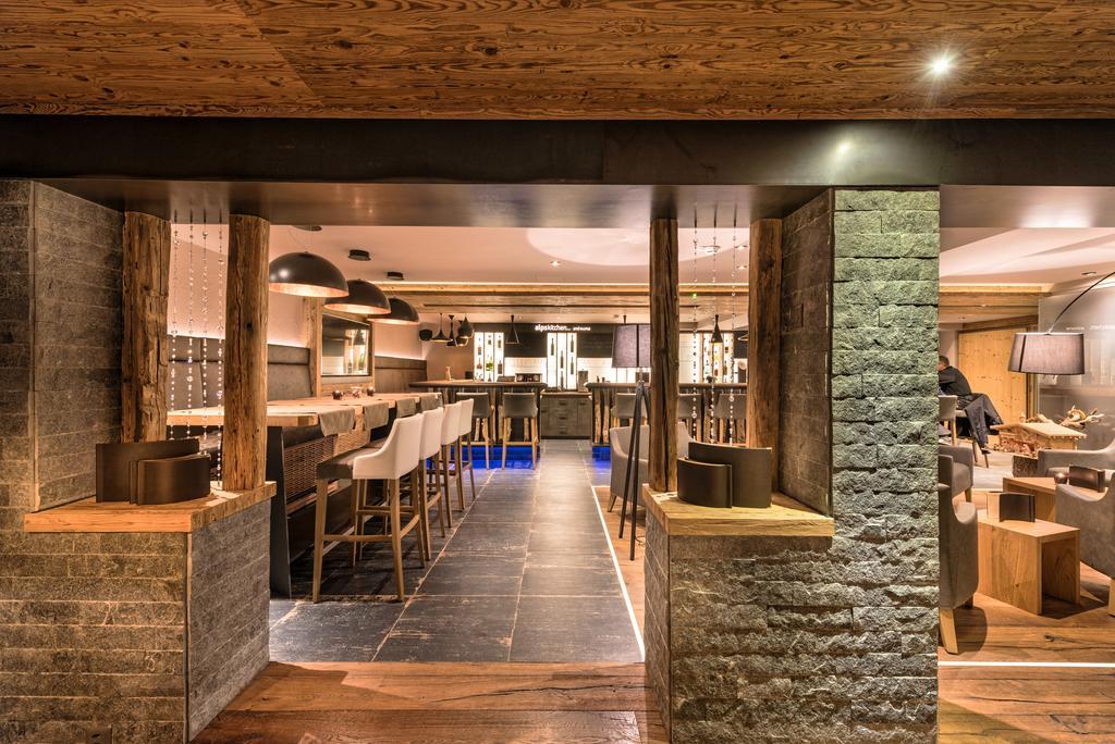 Hotel Des Alpes ซัมเนาน์ ภายนอก รูปภาพ